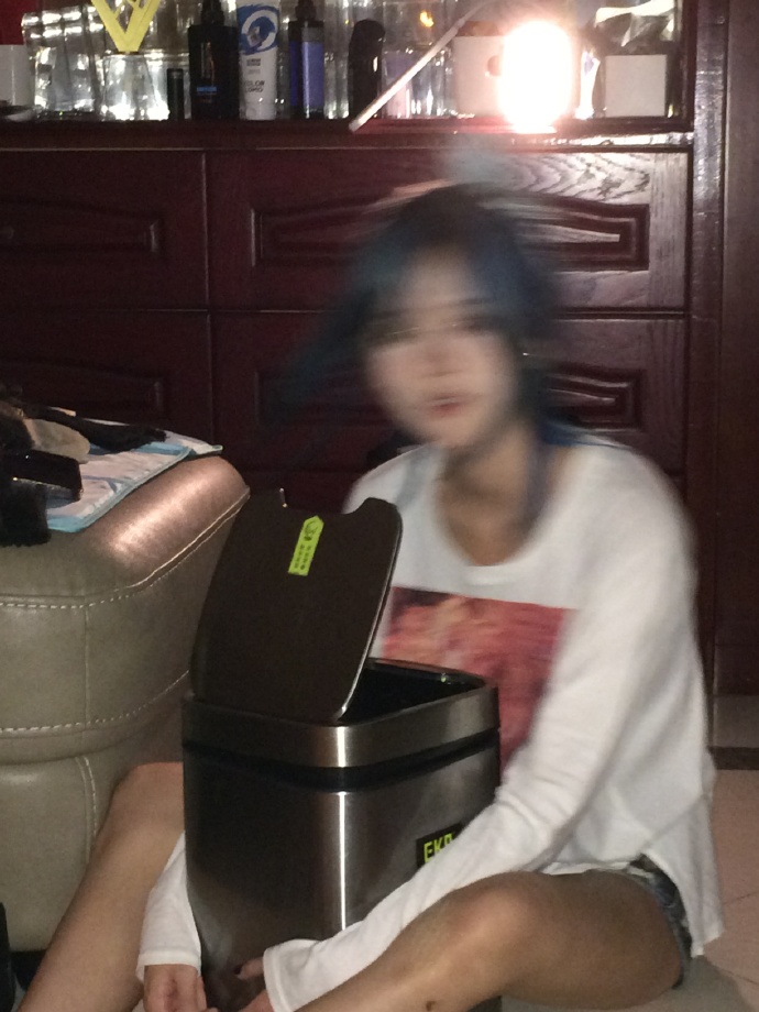 女网红井川里予吃瓜照